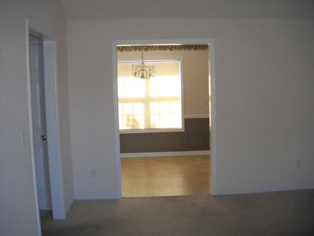 32 Lee Rd - Photo 4 of 10