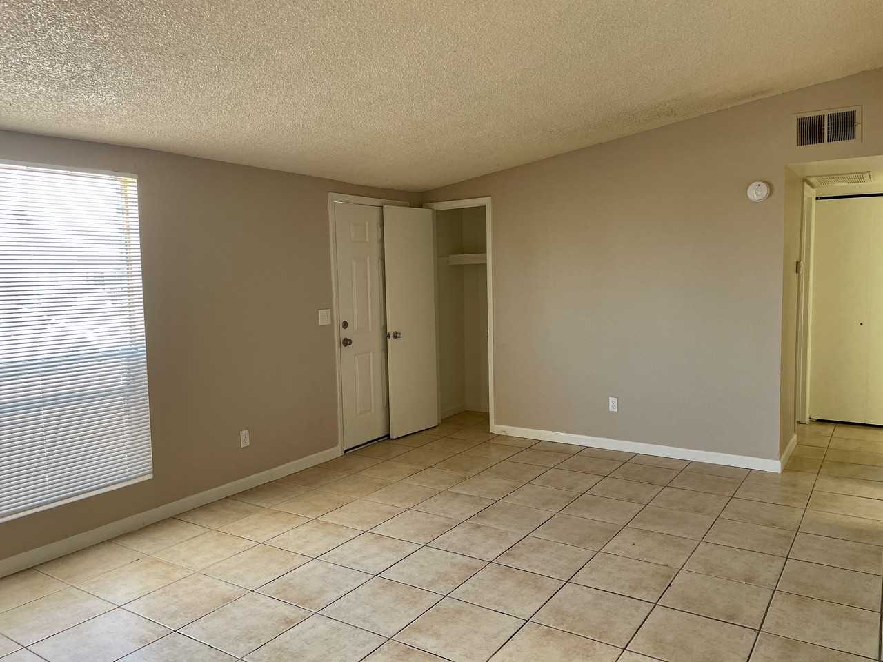 1540 E 25Th Ave - Photo 3 of 14