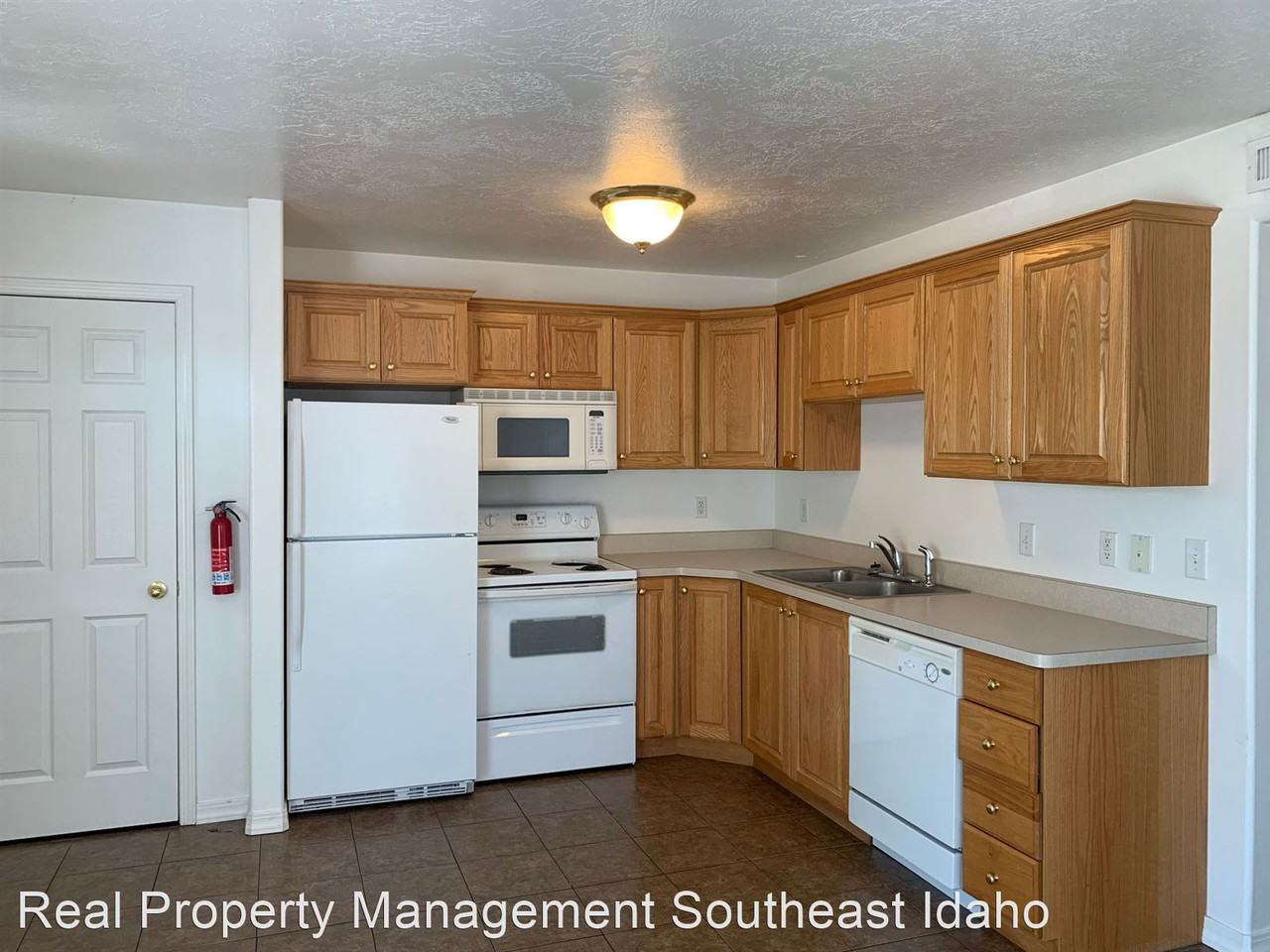 318 Pioneer Rd - Photo 3 of 5