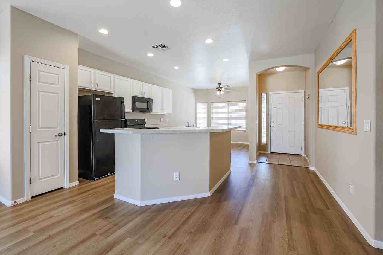 11925 W Jefferson St - Photo 4 of 21