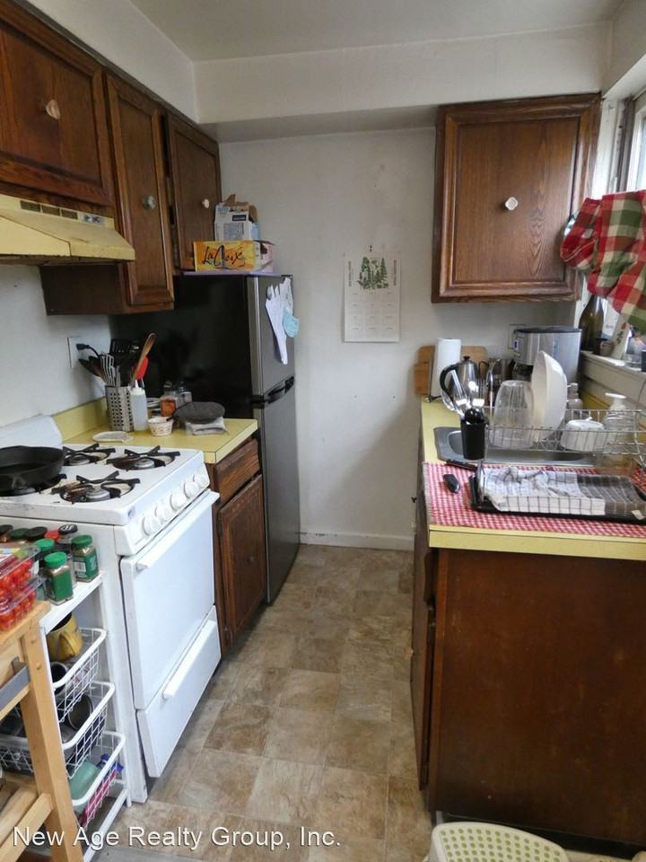 4406 Pine Street - Photo 2 of 6