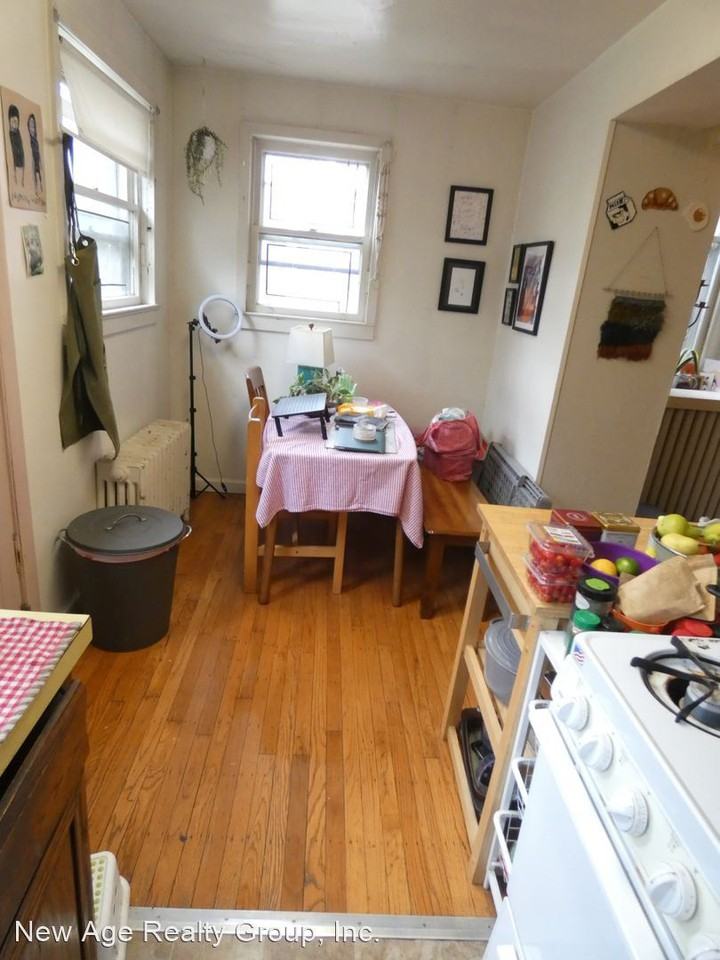 4406 Pine Street - Photo 3 of 6