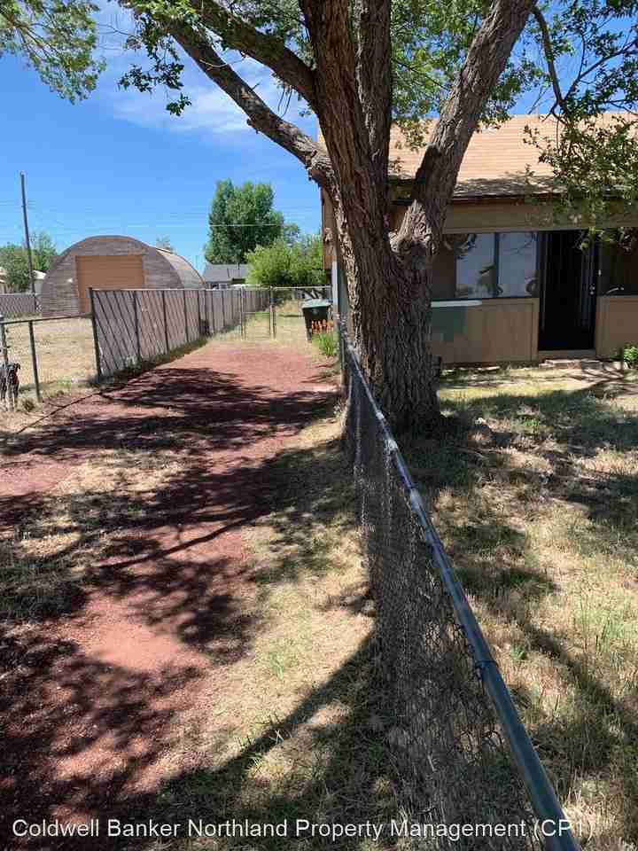 711 N Newton St - Photo 2 of 7