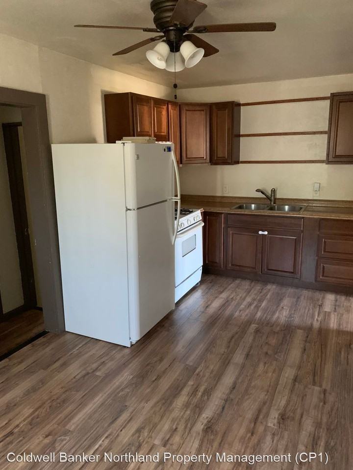 711 N Newton St - Photo 3 of 7