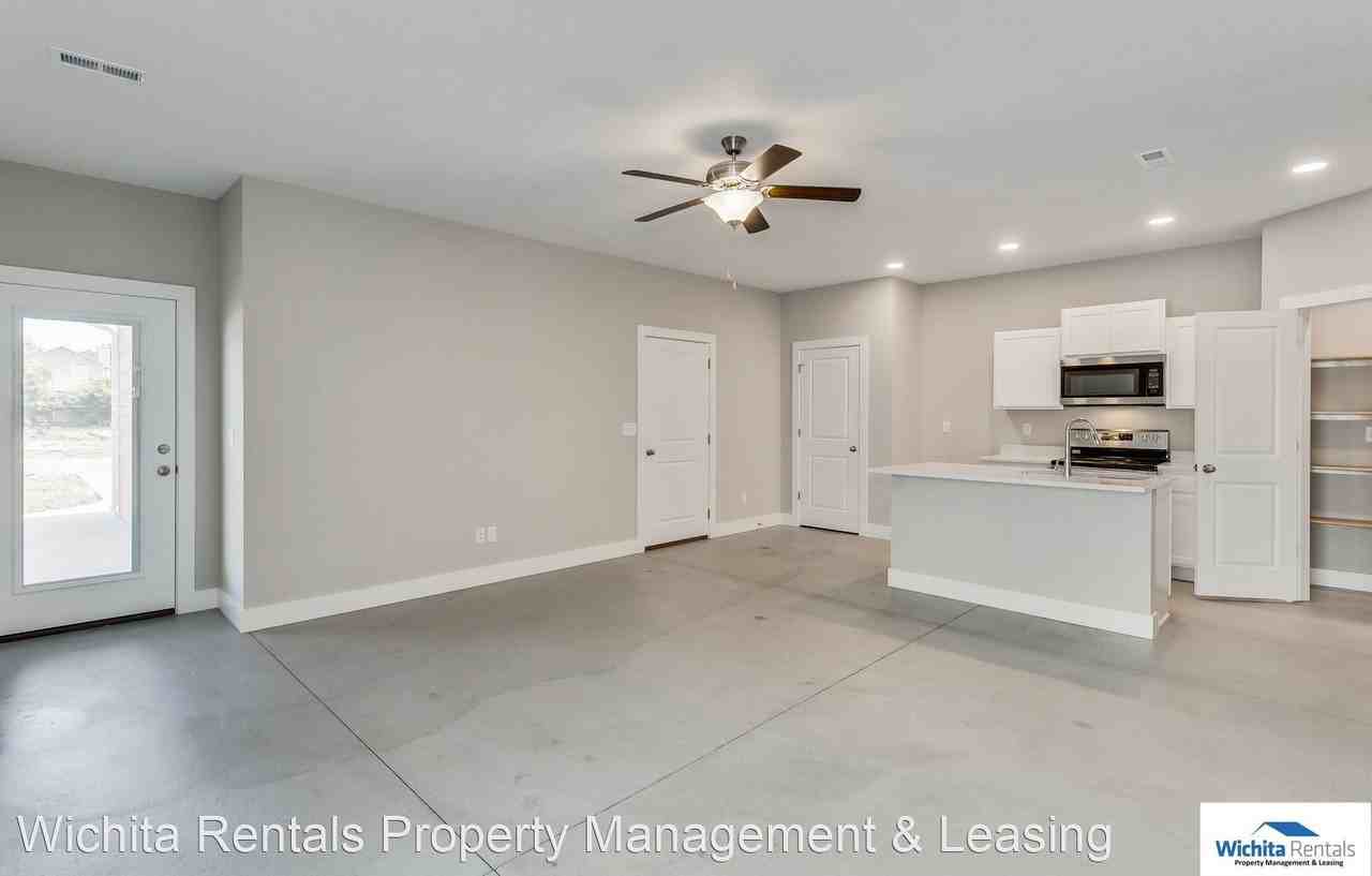 102 102 E. Santa Fe. Cir. - Photo 3 of 13