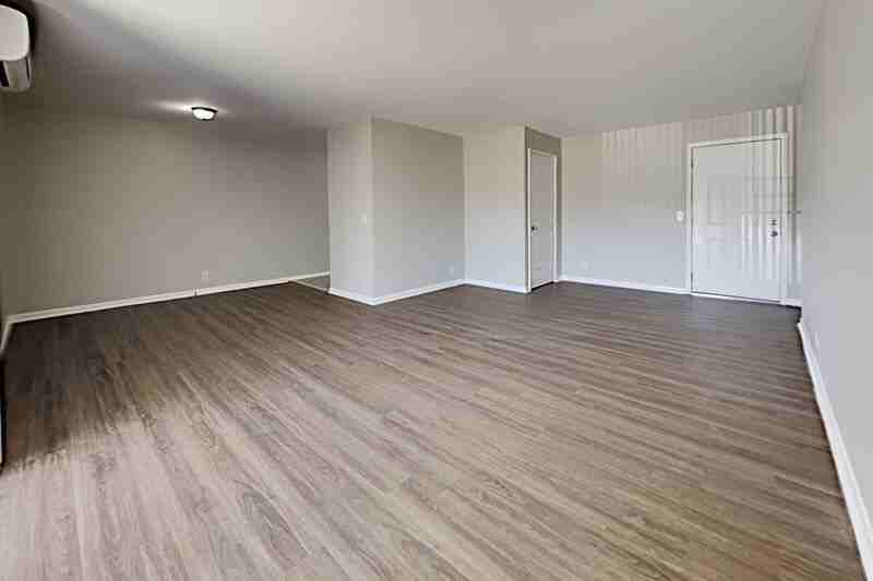 550 E Bledsoe St #B7 - Photo 2 of 14