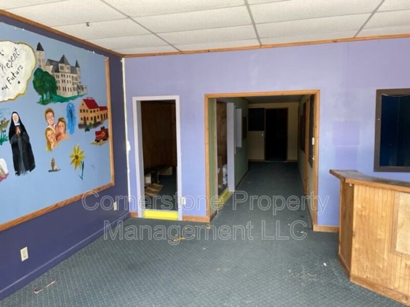 731 Commercial St - Photo 3 of 10