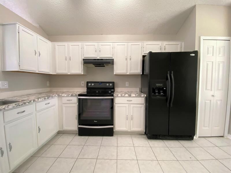 1725 Mahogany Dr - Photo 2 of 18