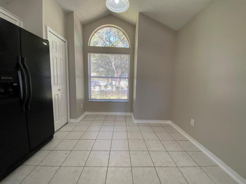 1725 Mahogany Dr - Photo 3 of 18