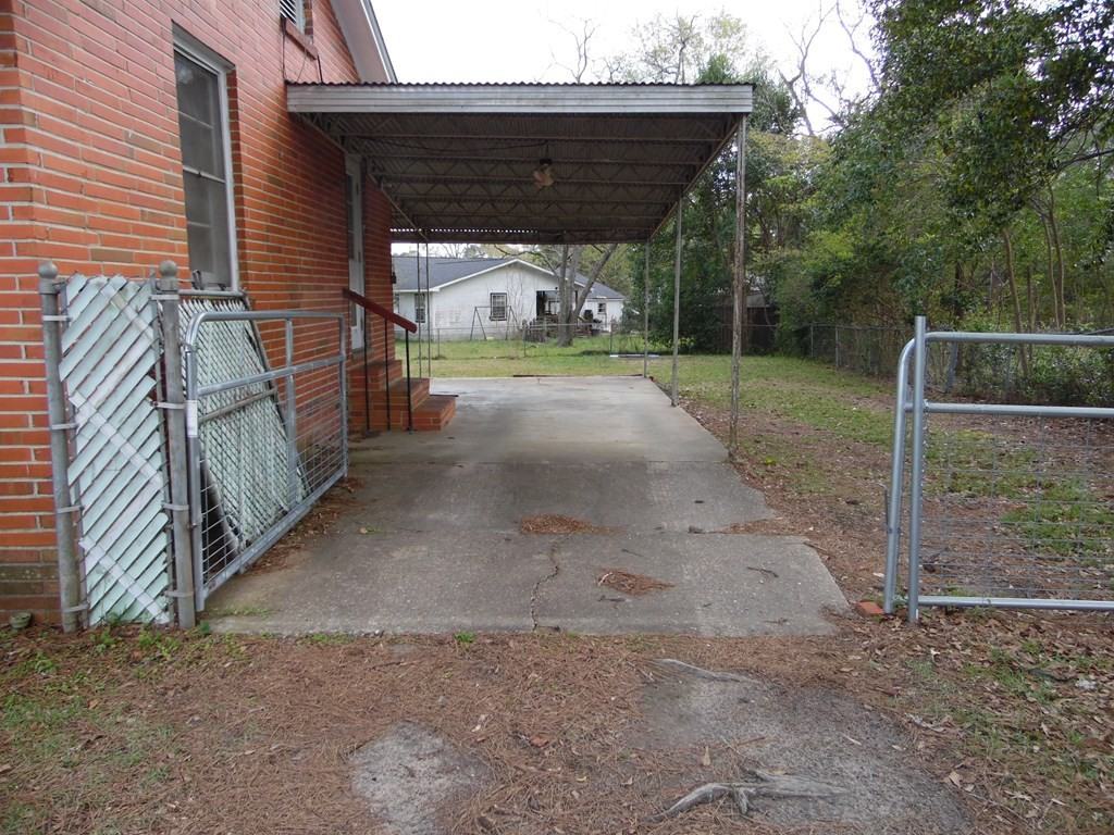 1125 Martin St - Photo 4 of 13