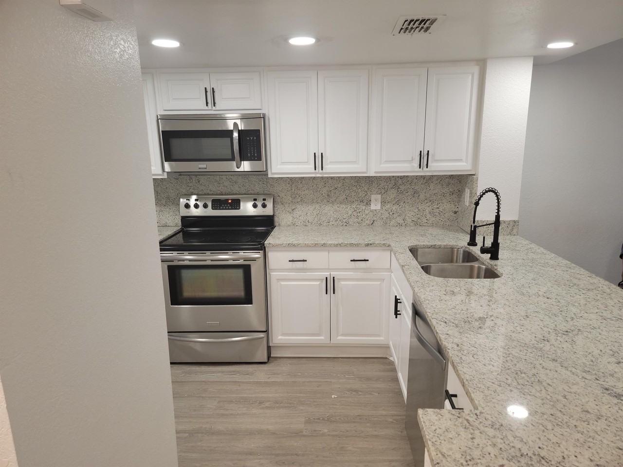 5764 S Texas Ave #511 - Photo 2 of 21