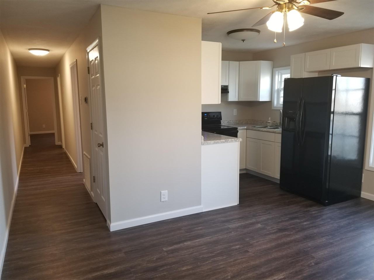 250 N Jackson St #B - Photo 3 of 12