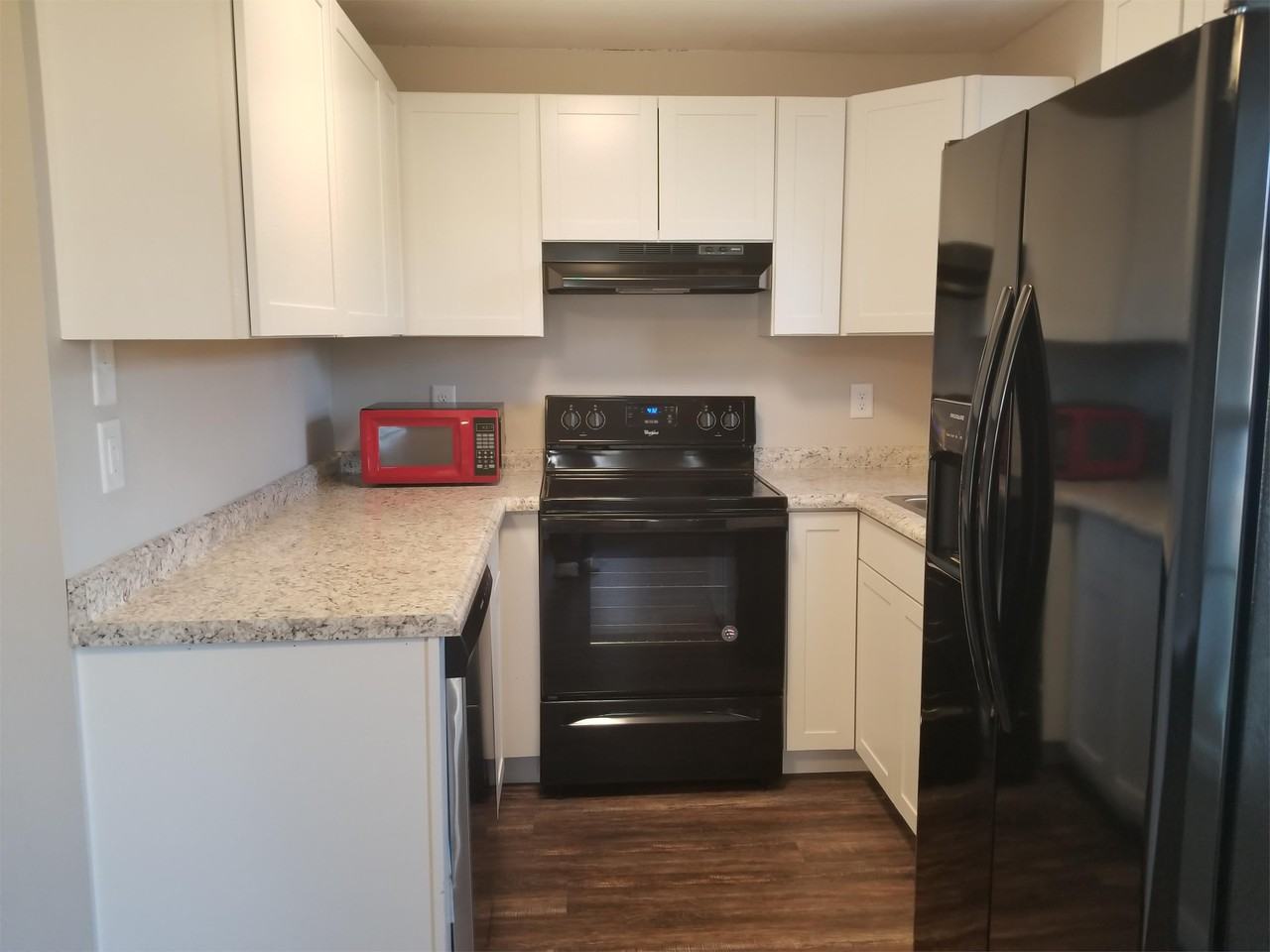 250 N Jackson St #B - Photo 6 of 12