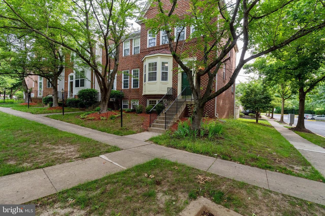 10301 Greenspire Way - Photo 2 of 38