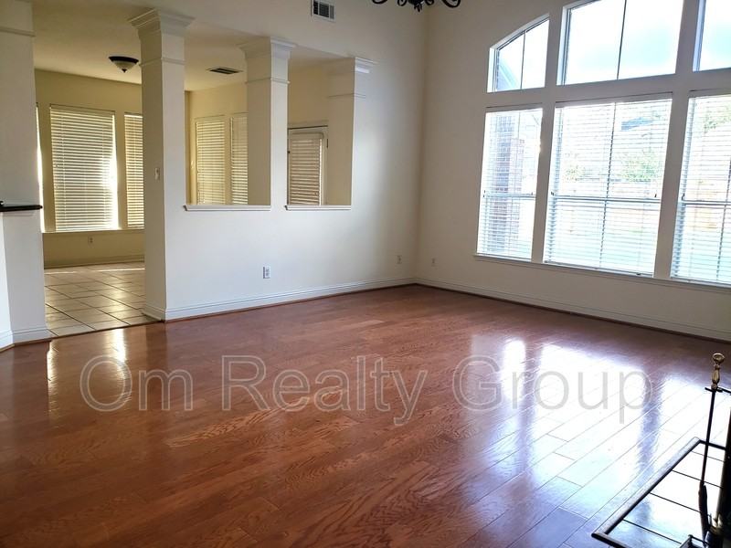 5319 Ashley Way Ct - Photo 5 of 20