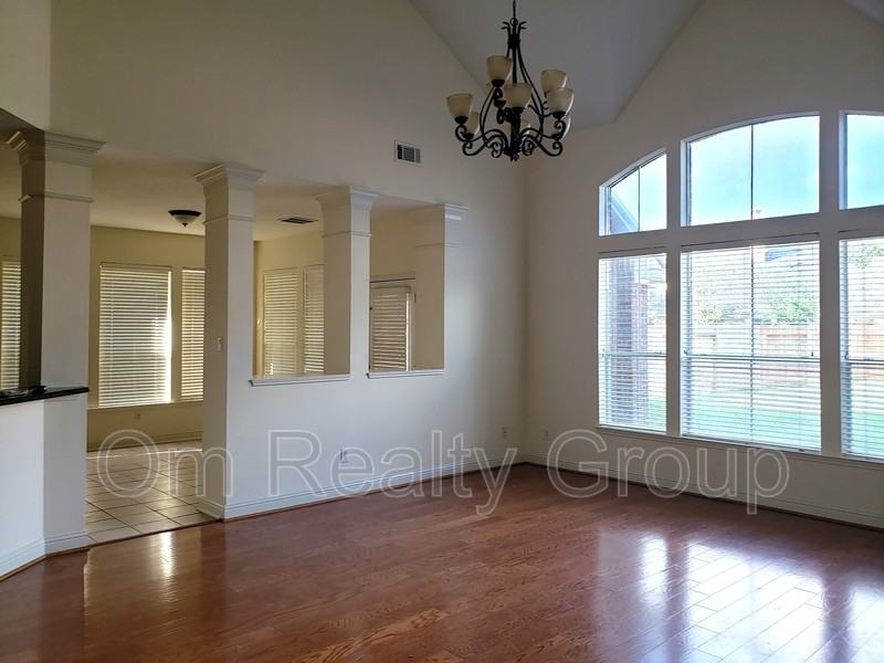 5319 Ashley Way Ct - Photo 6 of 20