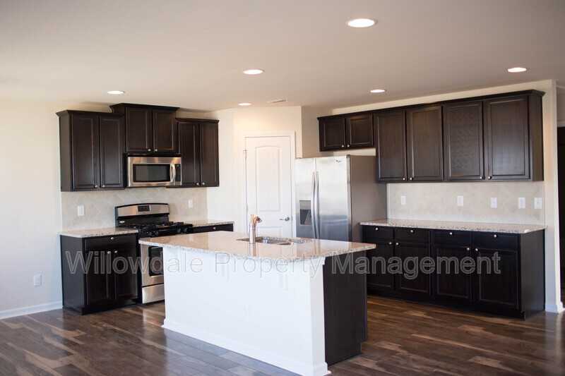 3513 Althorp Dr - Photo 3 of 33