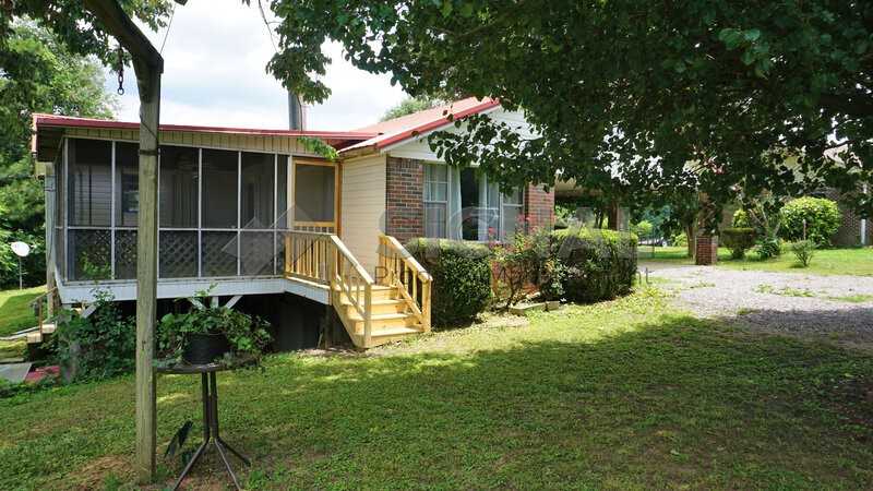 647 3rd St Se - Photo 2 of 50