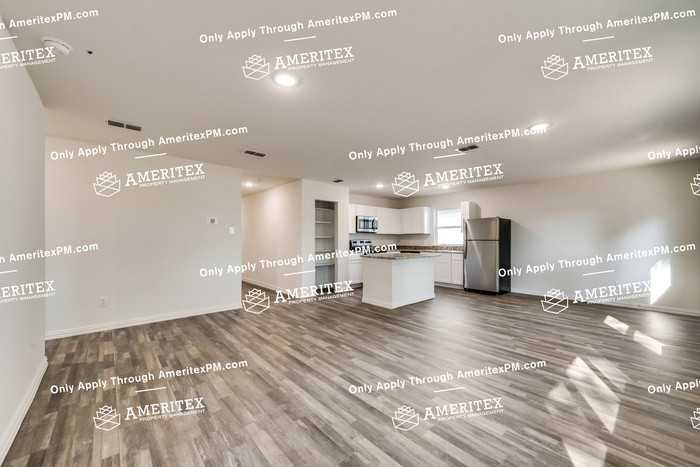 5613 Langley Rd - Photo 3 of 17