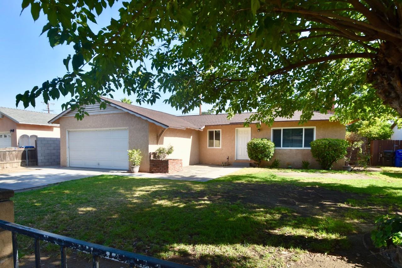 2556 Victoria St - Photo 2 of 12