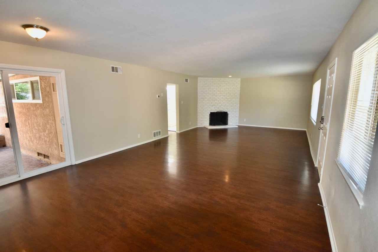 2556 Victoria St - Photo 3 of 12