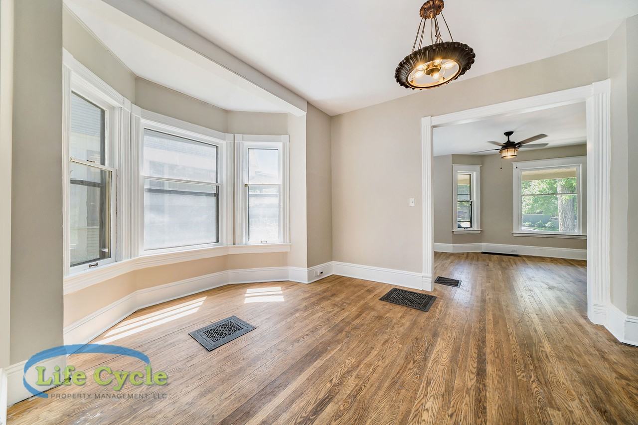 921 Fairmount St Se #1 - Photo 3 of 11