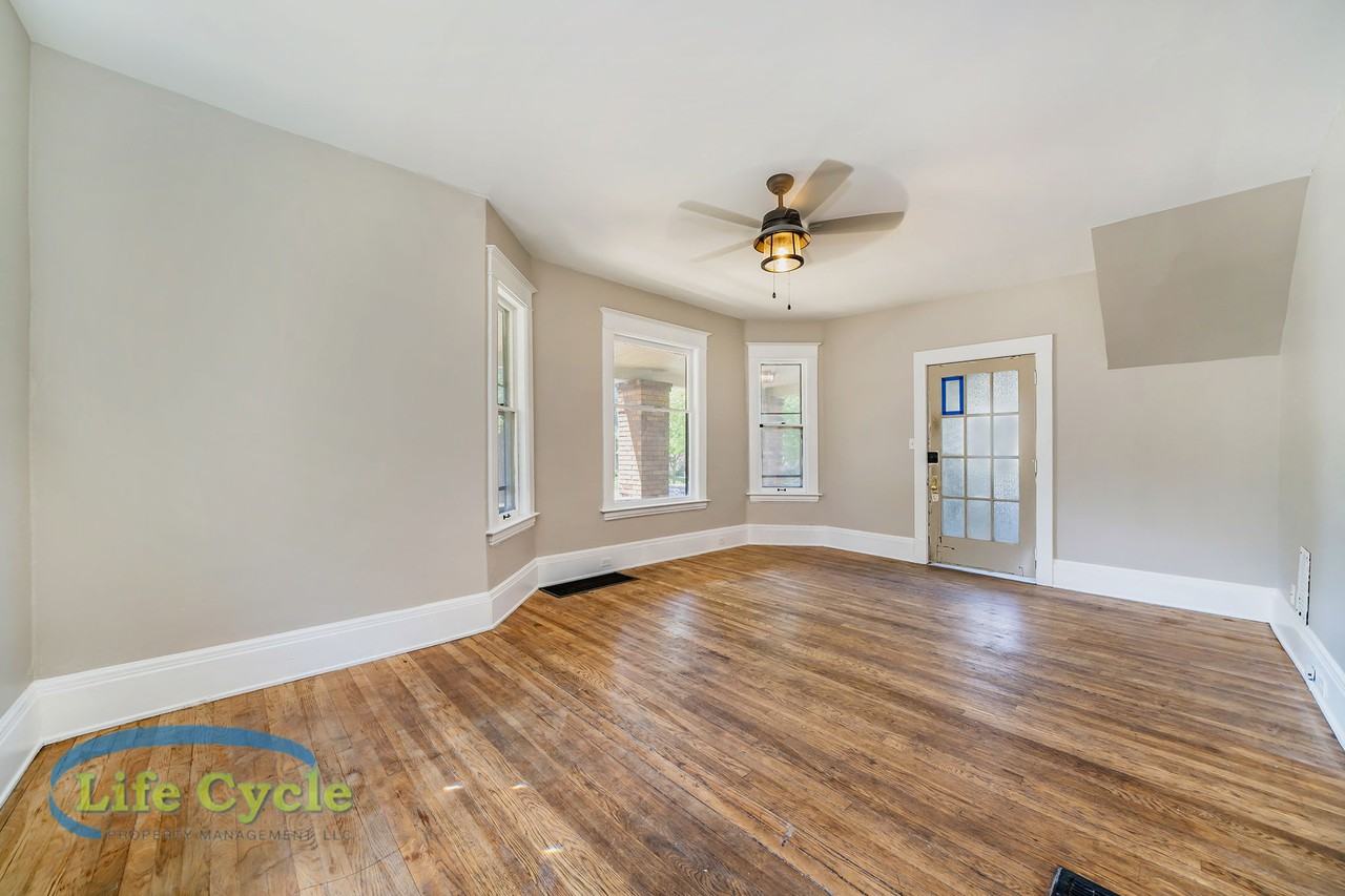 921 Fairmount St Se #1 - Photo 4 of 11