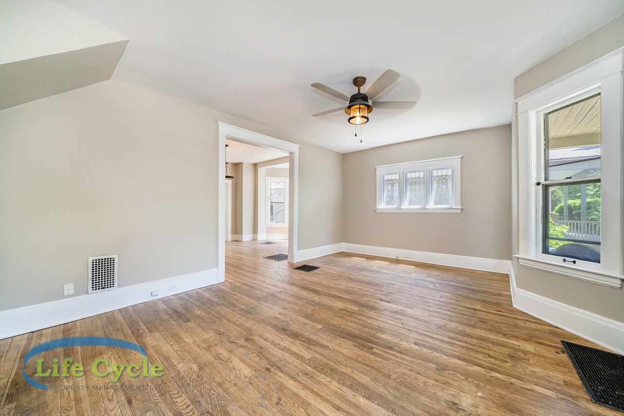 921 Fairmount St Se #1 - Photo 5 of 11