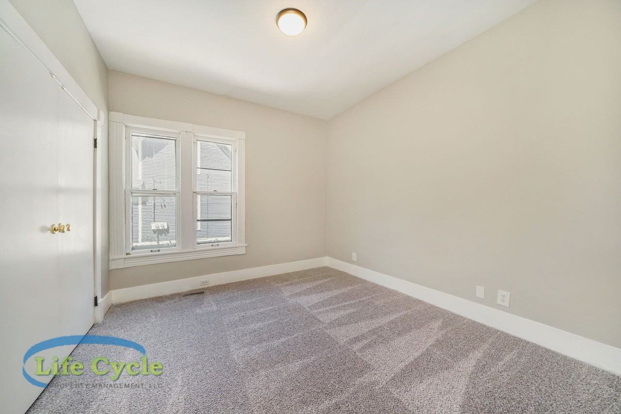 921 Fairmount St Se #1 - Photo 6 of 11