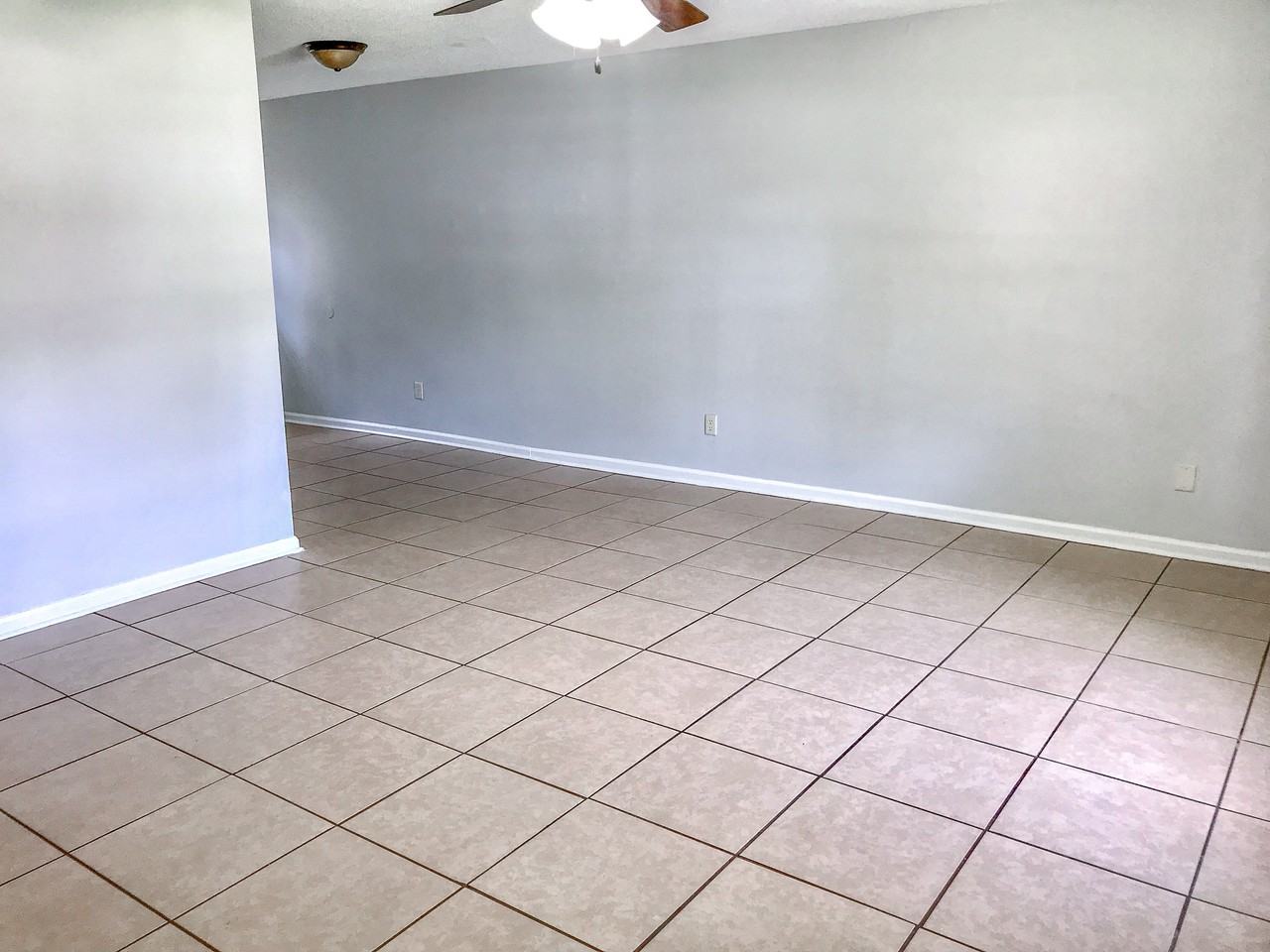 21 Pinewood Ct #1 - Photo 2 of 11