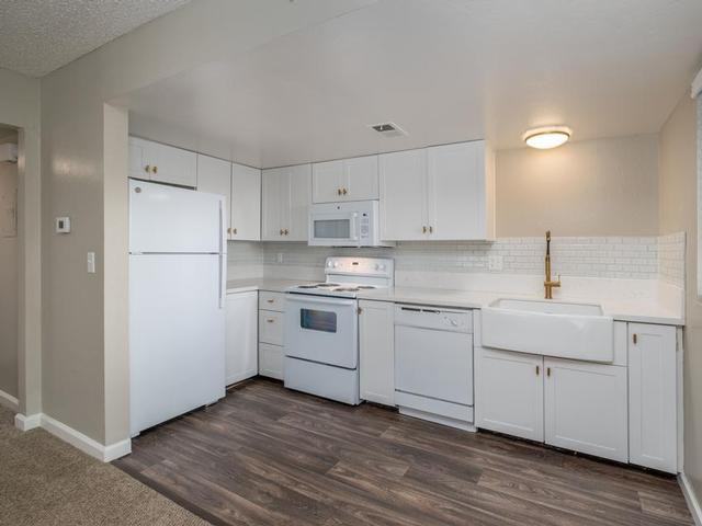 3300 Skyline Boulevard - Photo 3 of 21