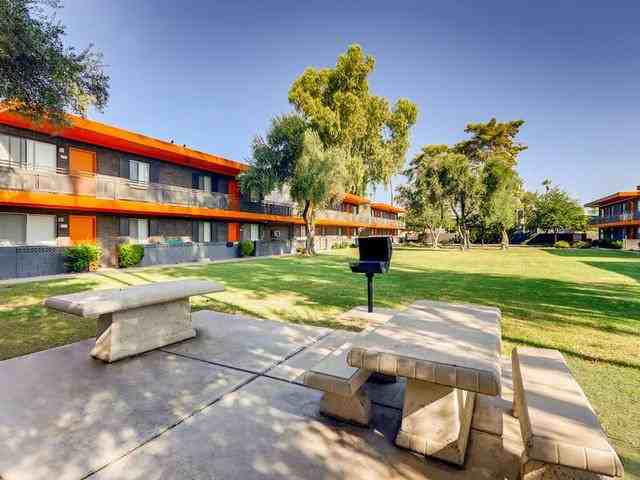 1701 E Don Carlos Ave - Photo 4 of 31