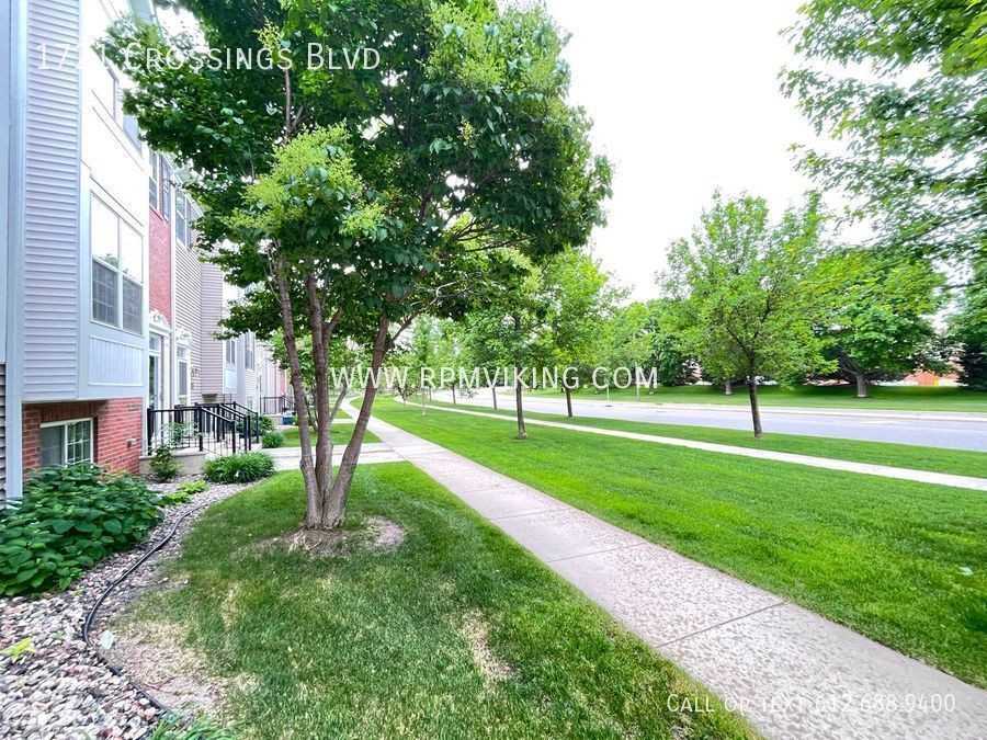 1721 Crossings Blvd - Photo 2 of 18