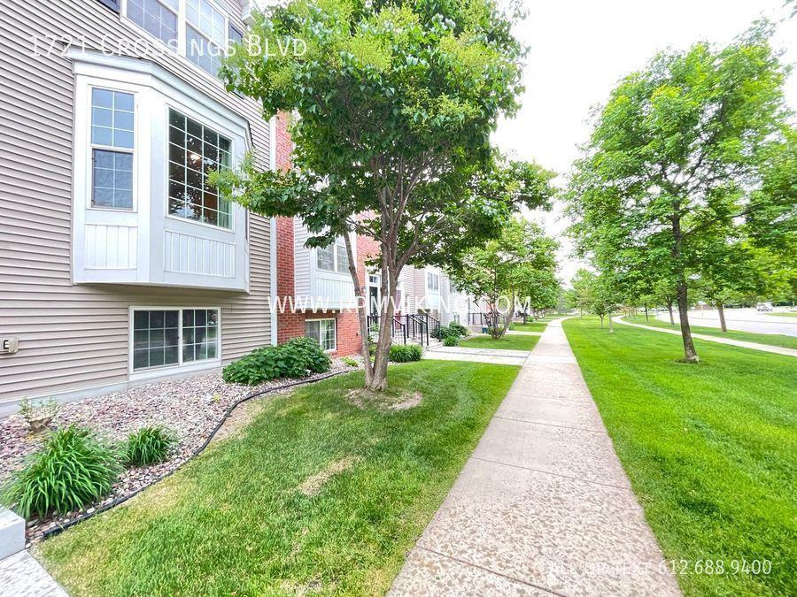 1721 Crossings Blvd - Photo 3 of 18