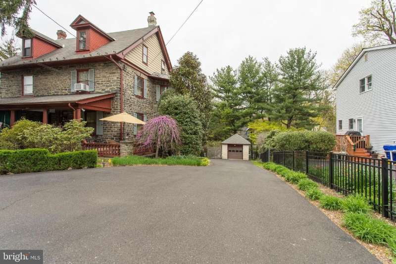 219 Washington Ln #1 - Photo 4 of 22