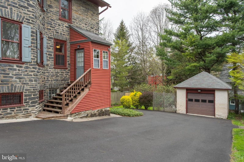 219 Washington Ln #1 - Photo 5 of 22