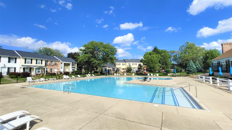 37025 Brynford Dr - Photo 2 of 14