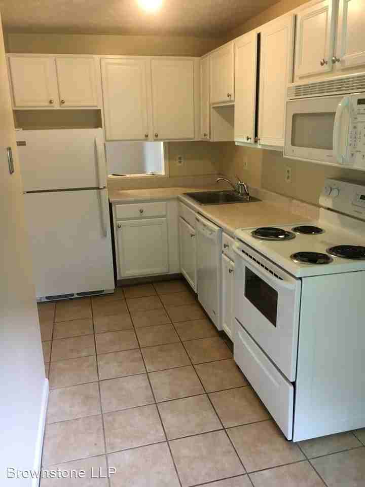 Oakland Street Oakland Terrace - Photo 3 of 19