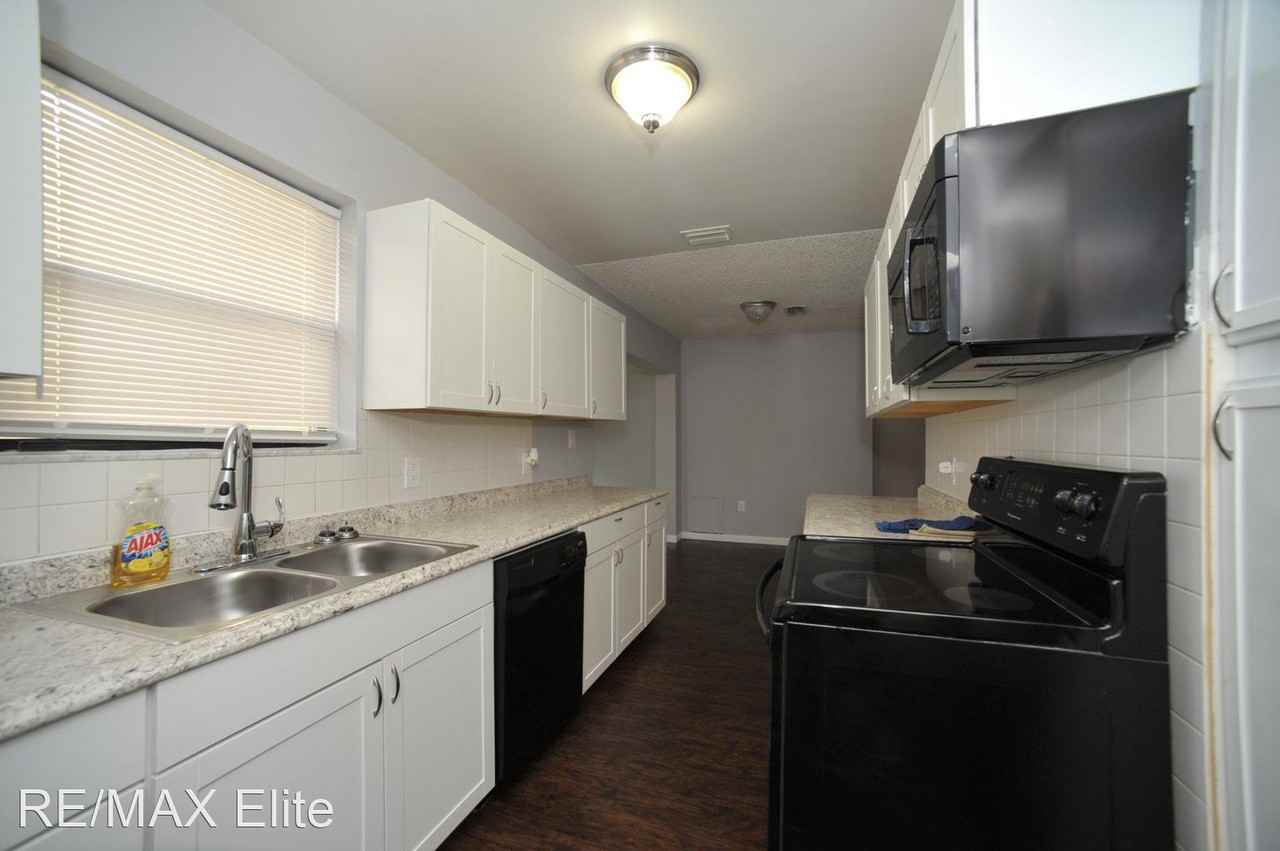 318 Cornell Ave - Photo 2 of 15