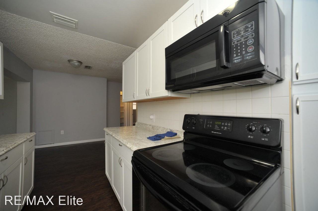 318 Cornell Ave - Photo 3 of 15