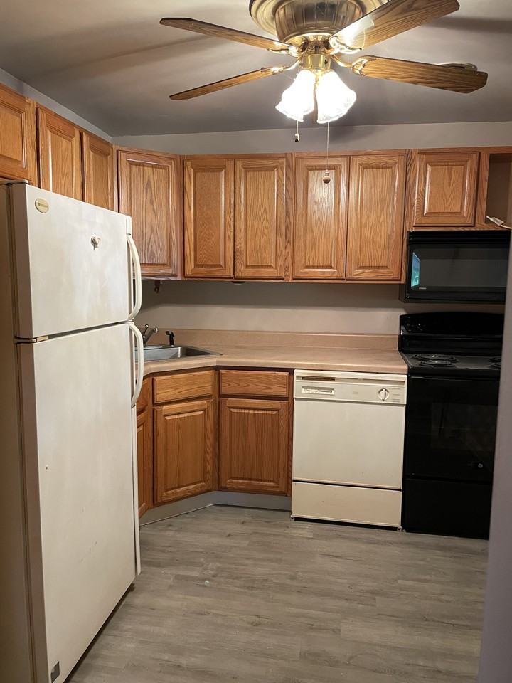 1801 Greentree Rd - Photo 2 of 12