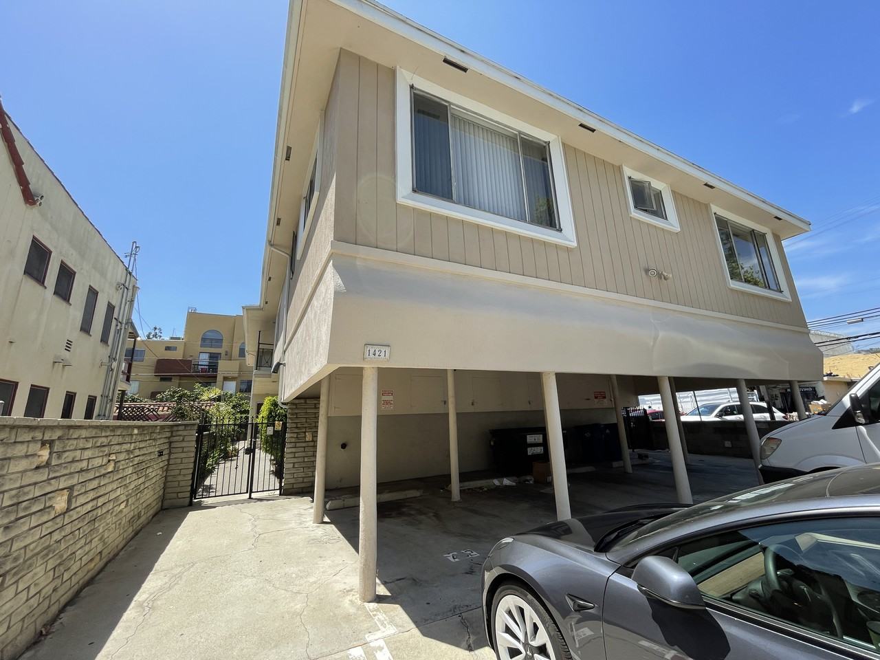 1421 S Shenandoah St - Photo 2 of 3