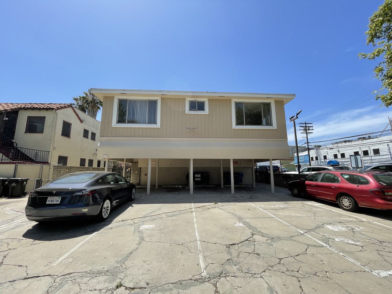 1421 S Shenandoah St - Photo 3 of 3