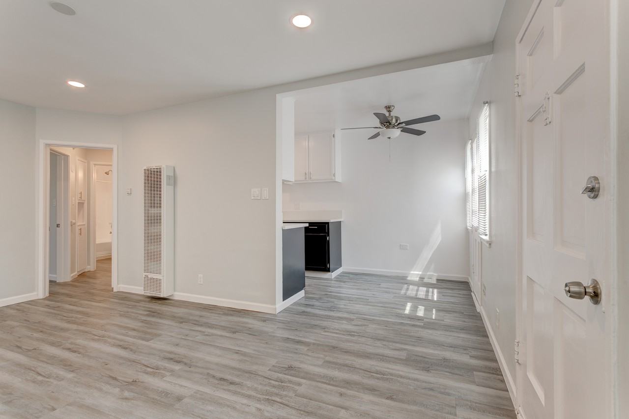 5860 Gregory Ave - Photo 3 of 19