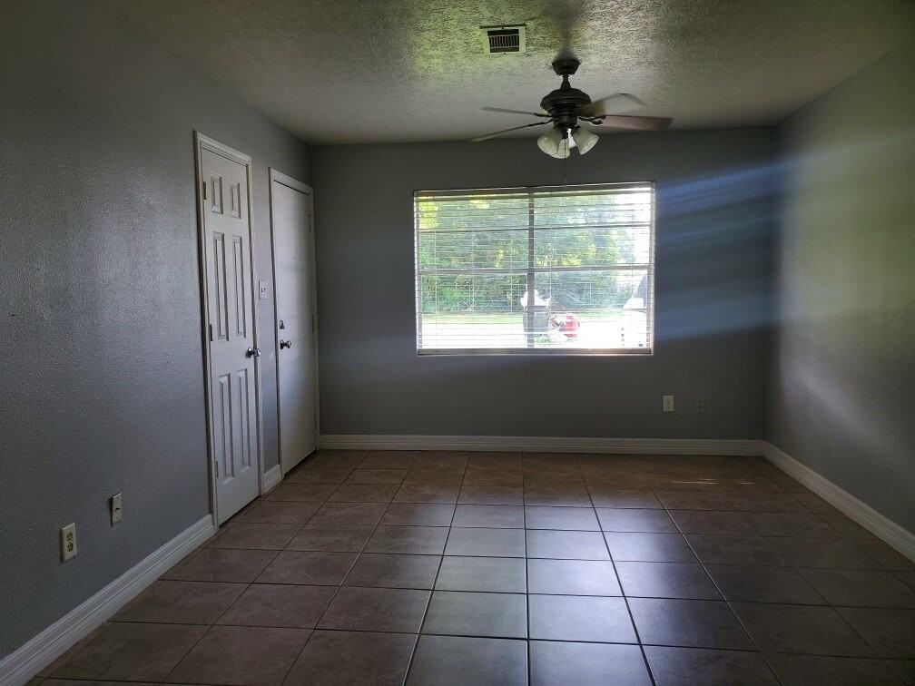 2352 Wise St - Photo 3 of 11