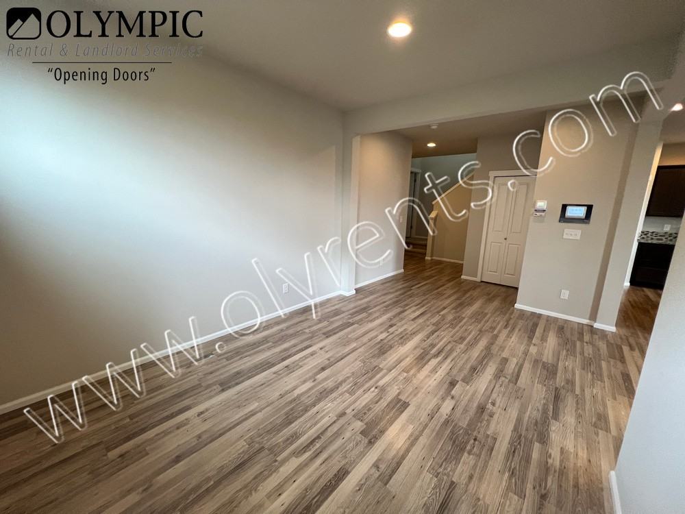 2829 Cassius St Ne - Photo 2 of 13
