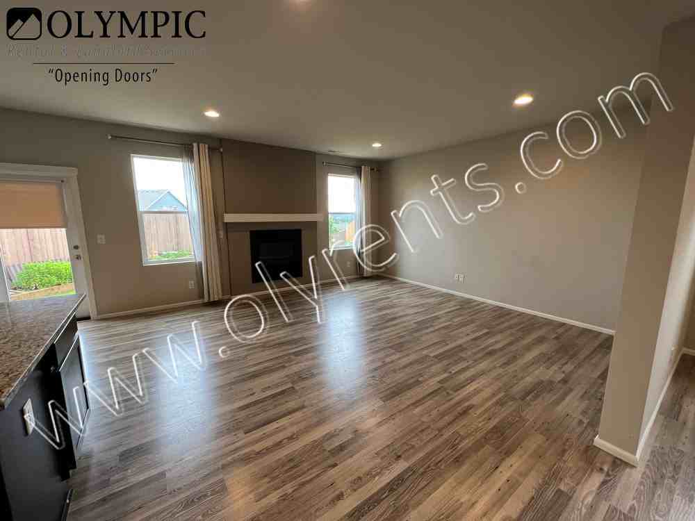 2829 Cassius St Ne - Photo 3 of 13