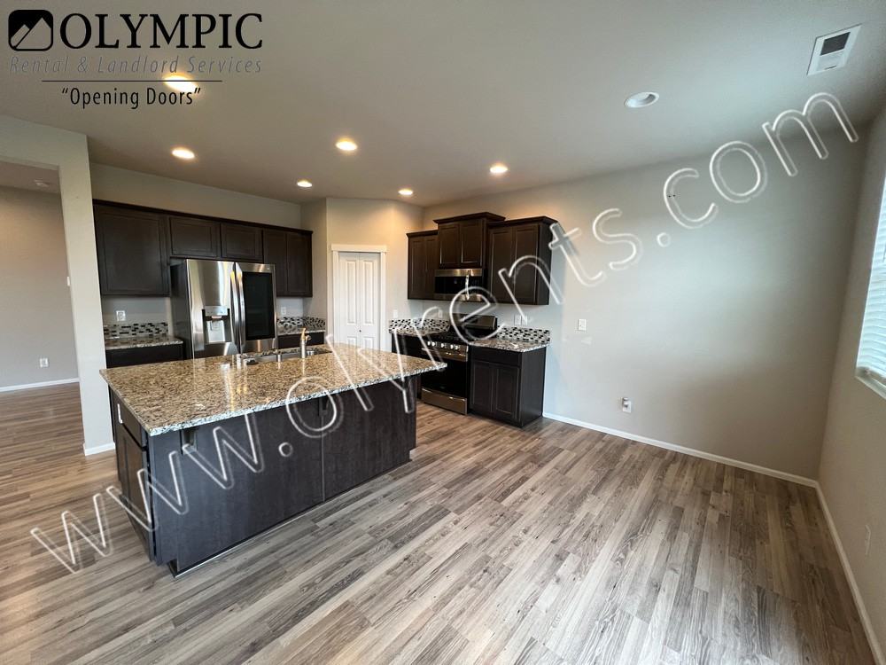 2829 Cassius St Ne - Photo 5 of 13
