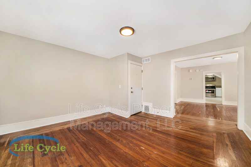 921 Fairmount St Se - Photo 3 of 9