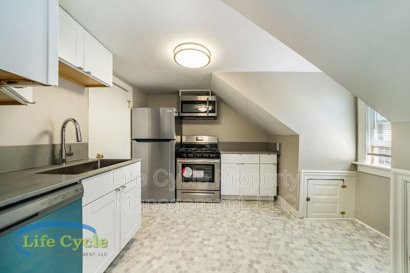 921 Fairmount St Se - Photo 5 of 9
